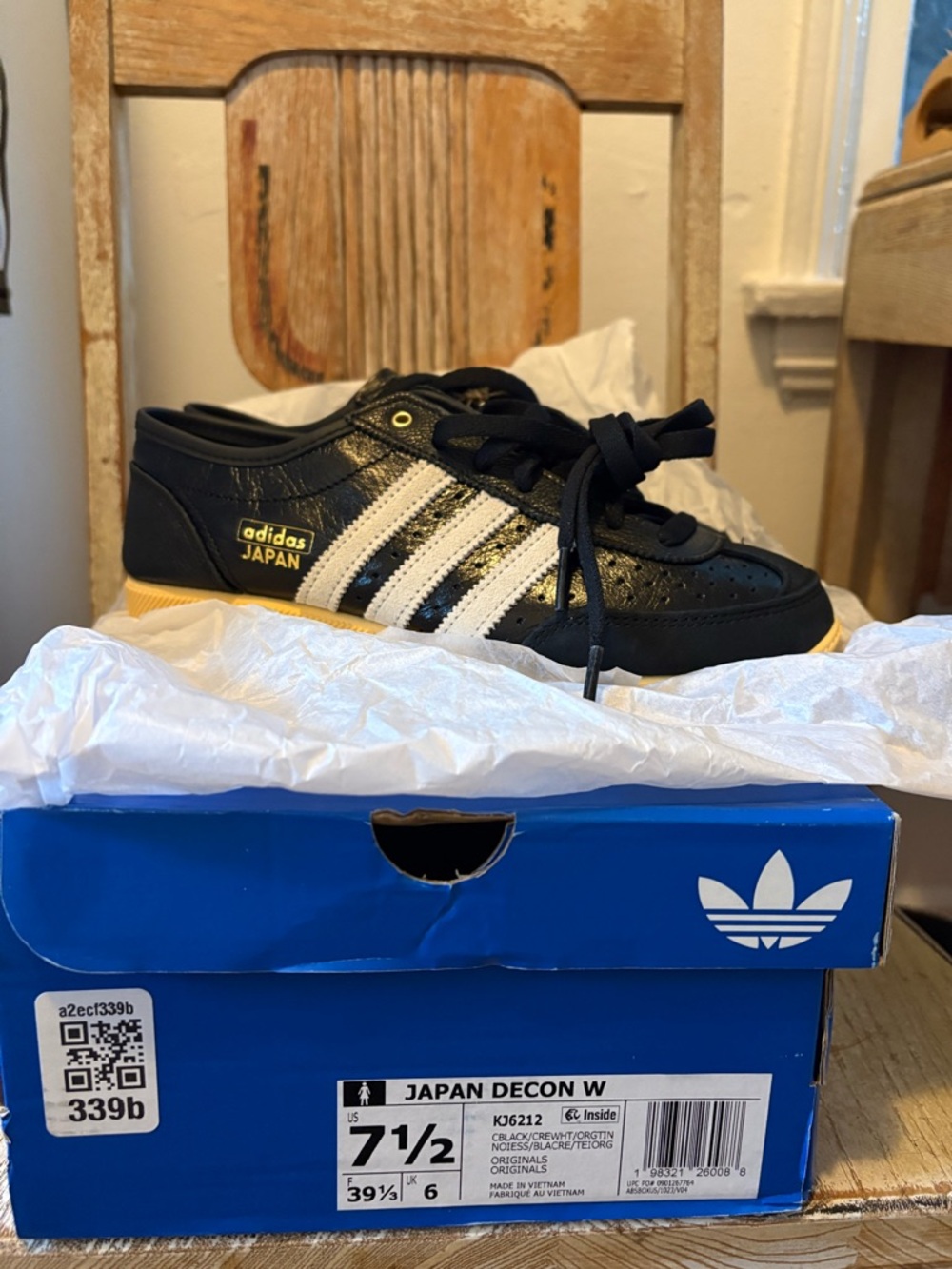 NEW adidas Japan Decon sneakers, women’s 7.5 fits like an 8
